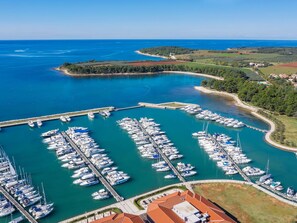 Wasser, Himmel, Wasservorräte, Eigentum, Boot, Watercraft, Azurblau, Blau, Küsten Und Ozeanische Forms, Landschaft
