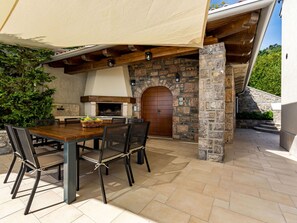 Eigentum, Tabelle, Möbel, Pflanze, Gebäude, Holz, Interior Design, Stuhl, Fussboden, Blumentopf
