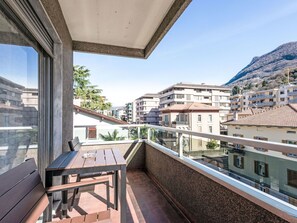 Apartment, Balcony, Home, Urban Design, Condominium, Deck, Handrail, Daylighting, Penthouse Apartment, Porch