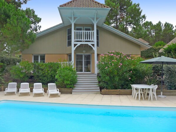 Water, Plant, Sky, Property, Building, Tree, Chair, Architecture, Swimming Pool, Shade