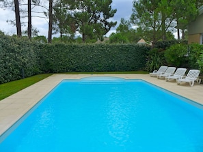 Swimming Pool, Property, Grass, Leisure, Real Estate, House, Backyard, Rectangle, Building, Yard