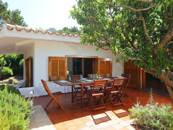 Eigentum, Haus, Gebäude, Grundeigentum, Hinterhof, Terrasse, Zimmer, Zuhause, Hof, Garten