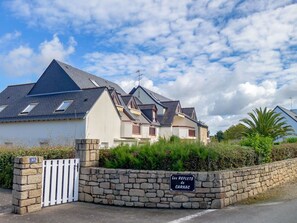 Nuage, Plante, Ciel, Bâtiment, Fenêtre, Arbre, Lot Terre, Maison, Chalet, Zone Résidentielle