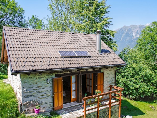 House, Property, Roof, Cottage, Building, Home, Tree, Real Estate, Hut, Log Cabin