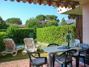 Plante, Meubles, Ciel, Propriété, Table, Chaise, La Nature, Vert, Design Intérieur, Ombre