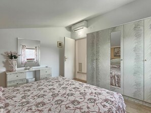 Gebäude, Cabinetry, Eigentum, Möbel, Pflanze, Tür, Komfort, Holz, Beleuchtung, Fussboden