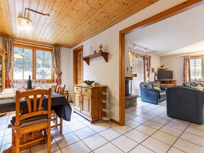 Möbel, Tabelle, Holz, Wohnzimmer, Bilderrahmen, Interior Design, Fenster, Fussboden, Flooring, Wand