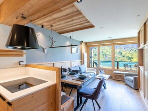 Möbel, Eigentum, Cabinetry, Tabelle, Holz, Interior Design, Countertop, Fussboden, Küche, Wohnzimmer