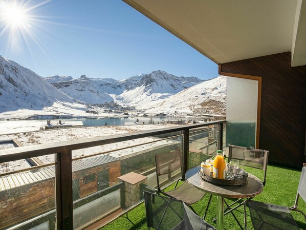 Himmel, Gebäude, Eigentum, Licht, Berg, Natur, Schnee, Tabelle, Die Architektur, Holz
