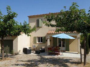 Plante, Bâtiment, Ciel, Fenêtre, Ombre, Lot Terre, Maison, Chalet, Arbre, Immobilier