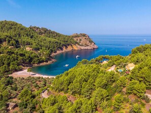 Body Of Water, Nature, Natural Landscape, Coast, Vegetation, Sea, Sky, Bay, Coastal And Oceanic Landforms, Promontory