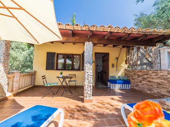 Property, Building, House, Real Estate, Room, Home, Villa, Patio, Vacation, Cottage