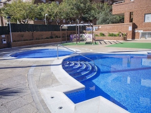 Schwimmbad, Eigentum, Wasser, Die Architektur, Wohngebiet, Grundeigentum, Design, Haus, Baum, Freizeit