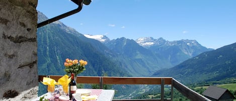Geografia Montane, Montagna, Catena Montuosa, Proprietà, Alpi, Cielo, Hill Station, Casa, Vacanza, Turismo