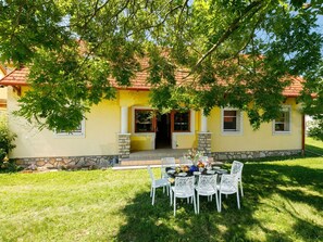Plante, Propriété, Bâtiment, Meubles, Fenêtre, Table, La Nature, Arbre, Feuille, Chaise