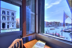  double bedroom #2: Grand Canal front and side views (really rare)