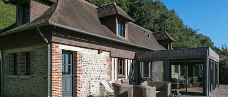La Bergerie, a former flint and brick croft has kept all its authentic features.