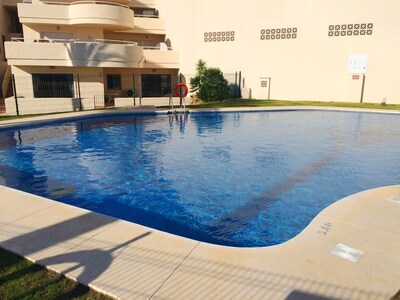 2-bedroom apartment right on the beach with 100m² large terrace; Wi-Fi; Pool