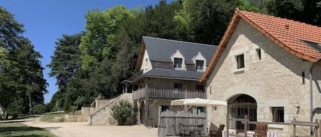 La Motte, le Trianon & la Loge du Relais de Sonnay…