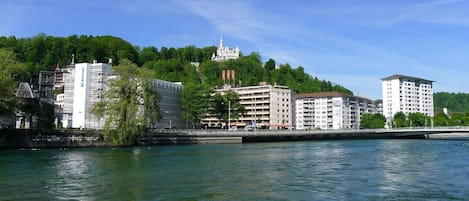 Acqua, Giorno, Cielo, Waterway, Proprietà, Città, Architettura, Risorse Idriche, Fiume, Insediamento Umano