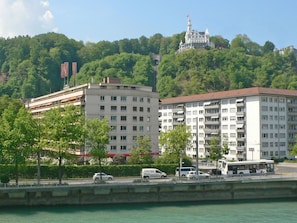 Building, Property, Condominium, City, Town, Architecture, Human Settlement, Metropolitan Area, Waterway, River