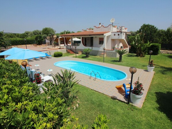 L'Eau, Plante, Ciel, Piscine, Bâtiment, Bleu Azur, Arbre, Ombre, Maison, Mobilier De Jardin