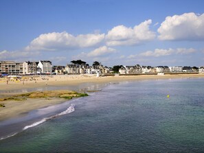 Water, Sky, Cloud, Water Resources, Building, Beach, Coastal And Oceanic Landforms, Landscape, Horizon