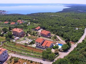 Aerial Photography, Bird'S-Eye View, Residential Area, Property, Natural Landscape, Real Estate, Town, Human Settlement, Photography, Water