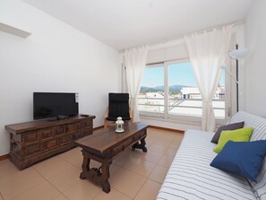Room, Furniture, Property, Interior Design, Building, Table, Floor, Living Room, Real Estate, Suite