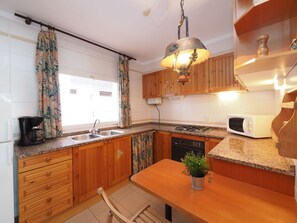 Countertop, Property, Room, Furniture, Kitchen, Building, Cabinetry, Interior Design, House, Floor