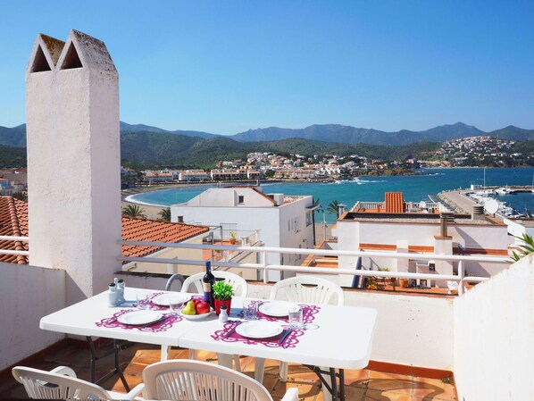 Property, Vacation, Sky, Tourism, Town, Azure, House, Apartment, Building, Summer