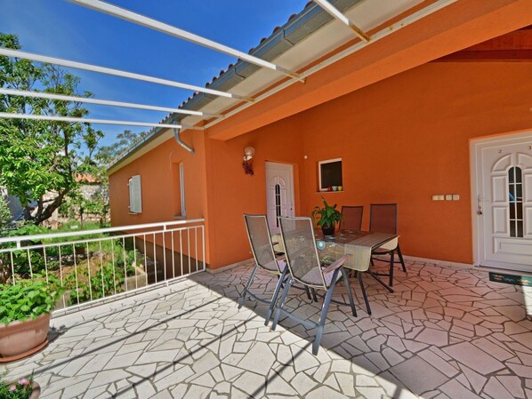 Building, Property, Real Estate, House, Home, Residential Area, Estate, Apartment, Room, Villa