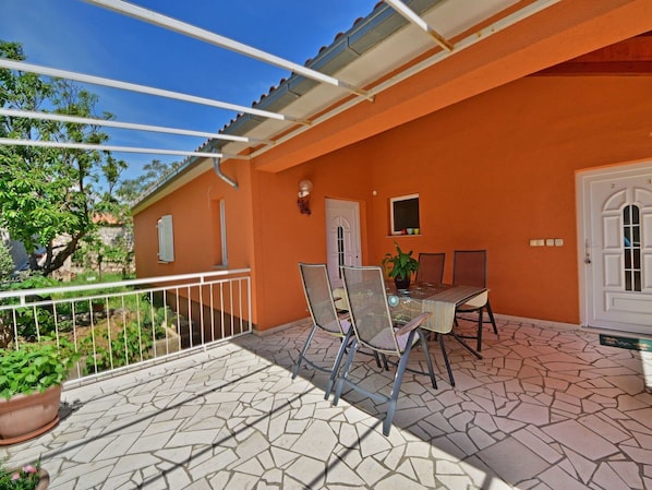 Building, Property, Real Estate, House, Home, Residential Area, Estate, Apartment, Room, Villa