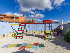Nuage, Ciel, Bleu Azur, Ombre, Plage, Bâtiment, Loisir, Amusement, Fenêtre