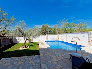 Property, House, Real Estate, Home, Swimming Pool, Building, Estate, Architecture, Residential Area, Tree