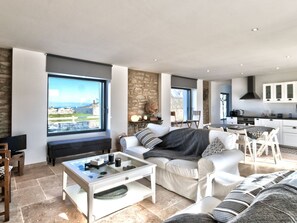 Wohnzimmer, Eigentum, Zimmer, Möbel, Interior Design, Kaffetisch, Gebäude, Zuhause, Fussboden, Tabelle