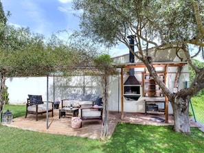 Property, House, Building, Real Estate, Backyard, Home, Room, Cottage, Tree, Yard