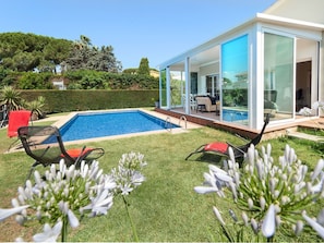 Property, House, Real Estate, Home, Swimming Pool, Building, Grass, Backyard, Yard, Villa