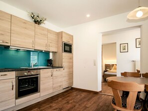 Pièce, Meubles, Propriété, Design Intérieur, Bâtiment, Cabinetry, Parquet, Sol, Plafond, Maison
