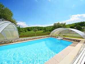 Agua, Nube, Cielo, Tiempo De Día, Planta, Piscina, Edificio, Naturaleza, Azur, Verde