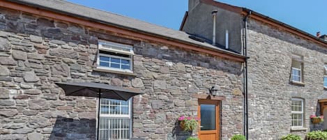 BWTHYN BLAENCAR Brecon Beacons cottage for 2