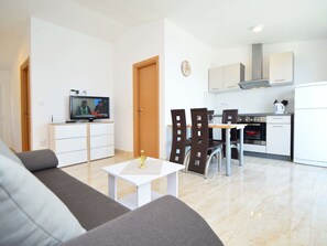 Möbel, Tabelle, Couch, Haus, Komfort, Flooring, Haushaltsgerät, Wohnzimmer, Bilderrahmen, Fussboden