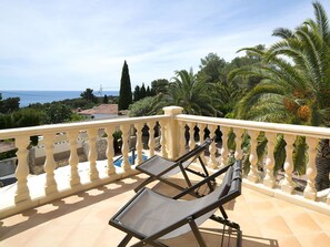 Propriété, Immobilier, Balcon, Balustre, Bâtiment, Villa, Biens, Mobilier De Jardin, Meubles, Vacances