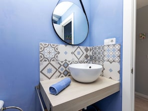 Spiegel, Zapfhahn, Armatur, Azurblau, Sinken, Bad Sink, Badezimmer, Lila, Interior Design, Dishware
