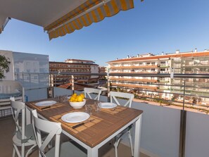 Möbel, Tabelle, Eigentum, Himmel, Regal, Holz, Stuhl, Die Architektur, Interior Design, Regale
