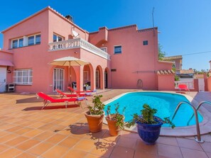 Plante, Ciel, Propriété, Pot De Fleur, Bâtiment, Fenêtre, Bleu Azur, Mobilier De Jardin, Architecture, Sol