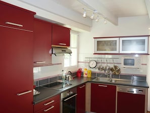 Cabinetry, Countertop, Kitchen Sink, Sink, Tap, Property, Kitchen, Plumbing Fixture, Wood, Kitchen Stove