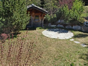 Propriété, Cour, Jardin, Herbe, Maison, Arbre, Botanique, Paysage, Arrière-Cour, Aménagement Paysager
