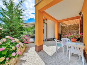 Garden, Houseplant, Flowerpot, Landscaping, Yard, Courtyard, Eco Hotel, Villa, Backyard, Hacienda