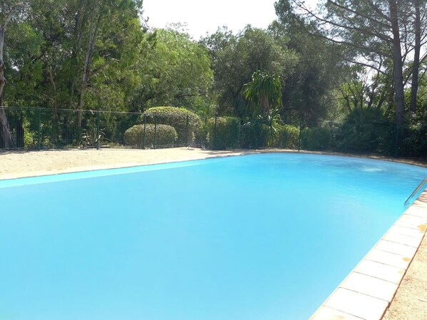 Piscine, Propriété, Loisir, L'Eau, Vacances, Immobilier, Maison, Arbre, Rectangle, Composite